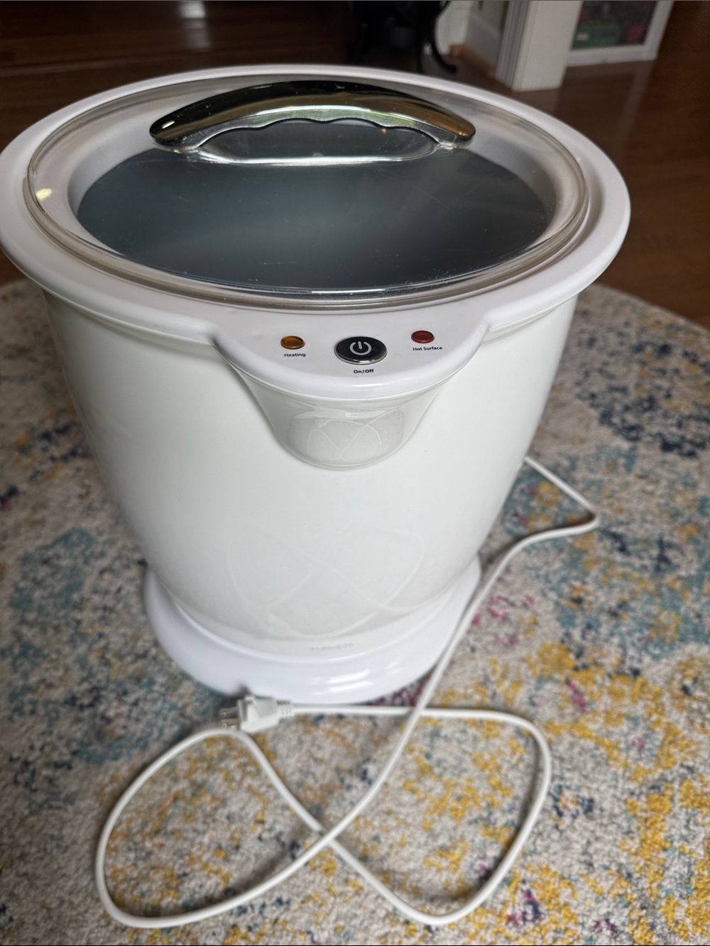 White Electric Towel Warmer  with Plastic Lid